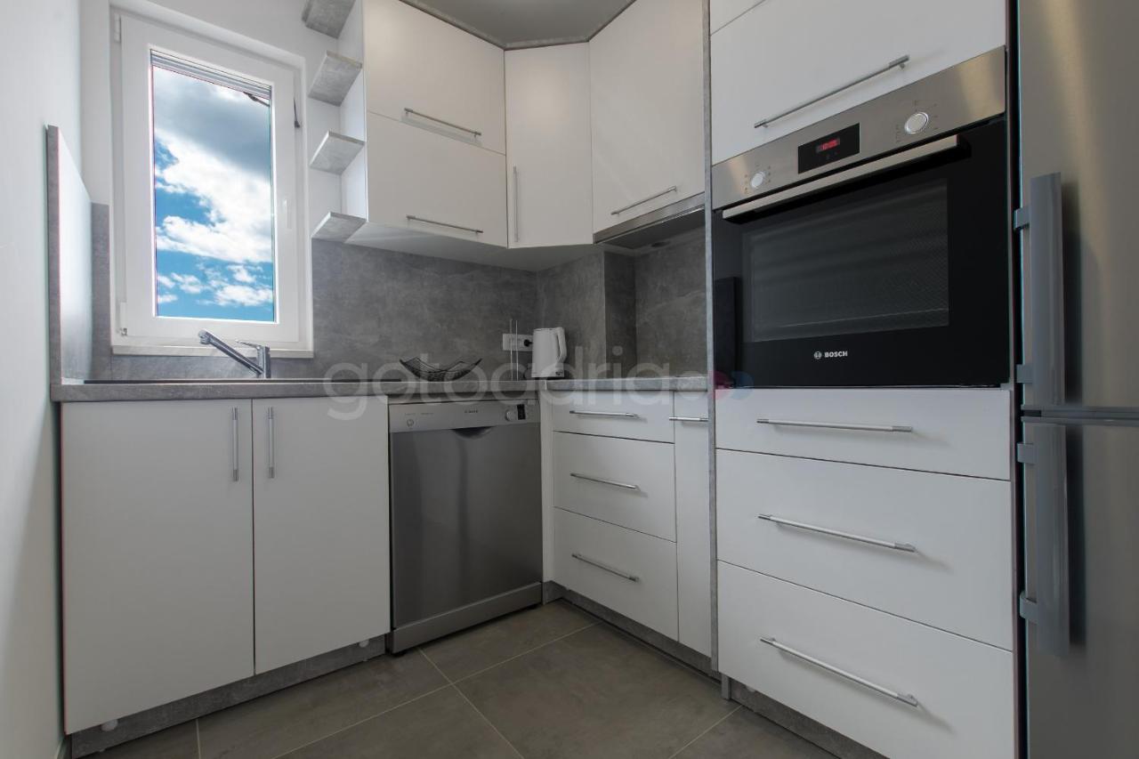 Sea View Apartments Diana Макарска Екстериор снимка